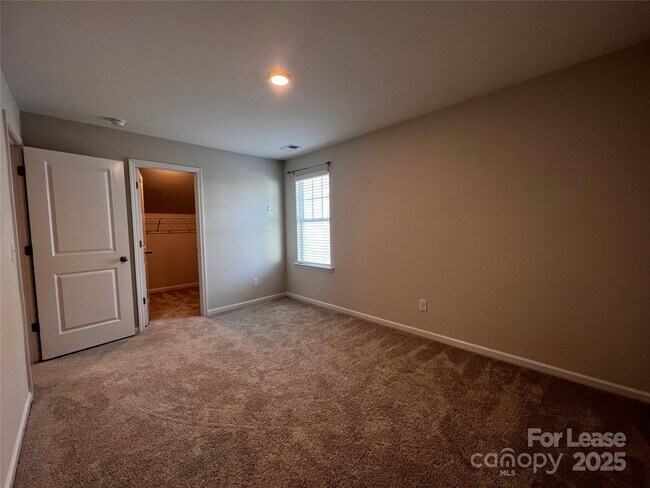 Building Photo - 108 Keats Aly