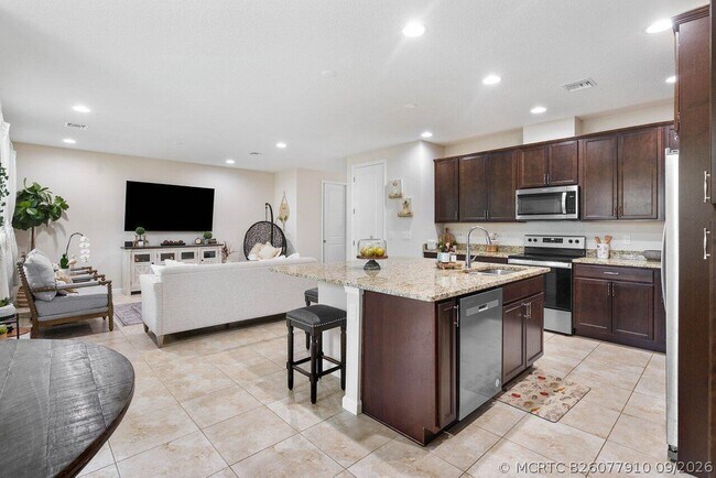 Building Photo - 16310 Oakview Dr