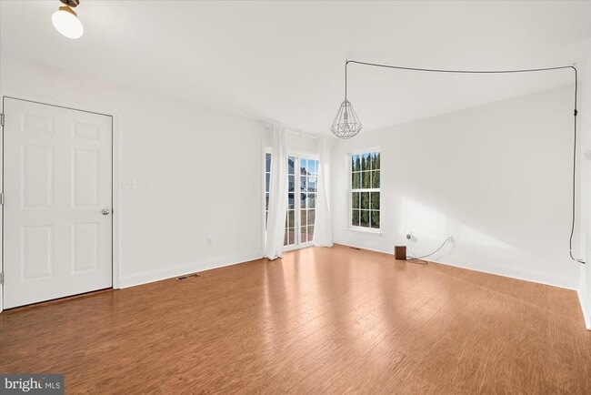 Building Photo - 105 N Yeingst Dr