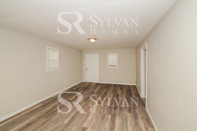 Building Photo - Welcome to this charming abode.
