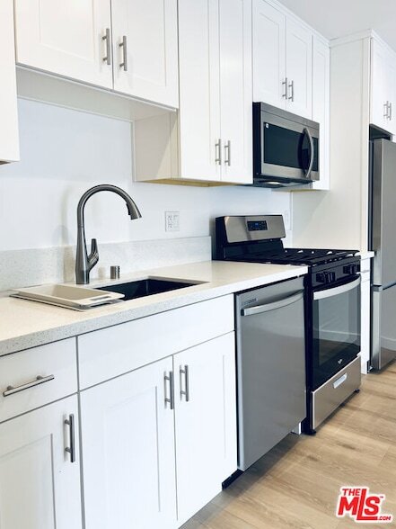 Building Photo - 815 W Glenoaks Blvd