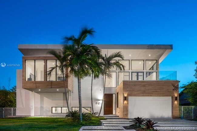 Building Photo - 521 Holiday Dr