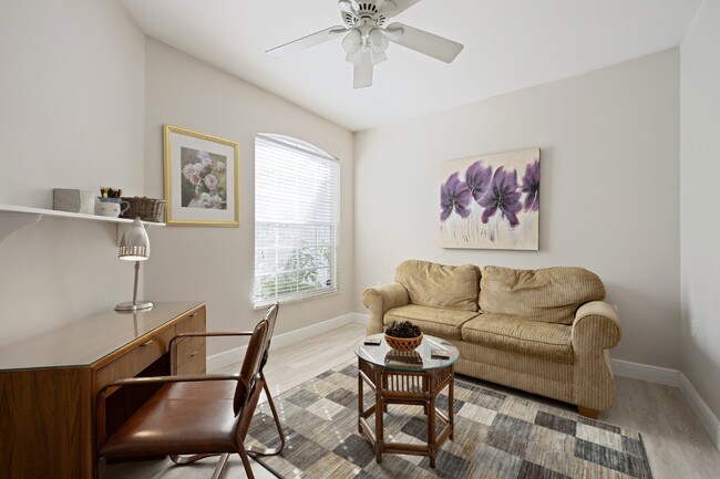 Building Photo - PELICAN MARSH - Spacious condo for annual ...