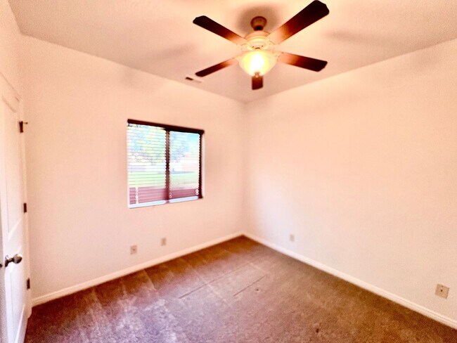 Building Photo - 520 N 2480 W