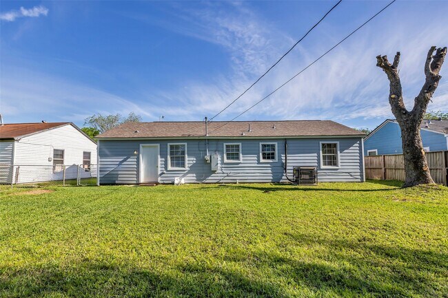 Building Photo - 5746 Groveton St