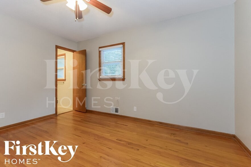 Building Photo - 6800 N Walrond Ave