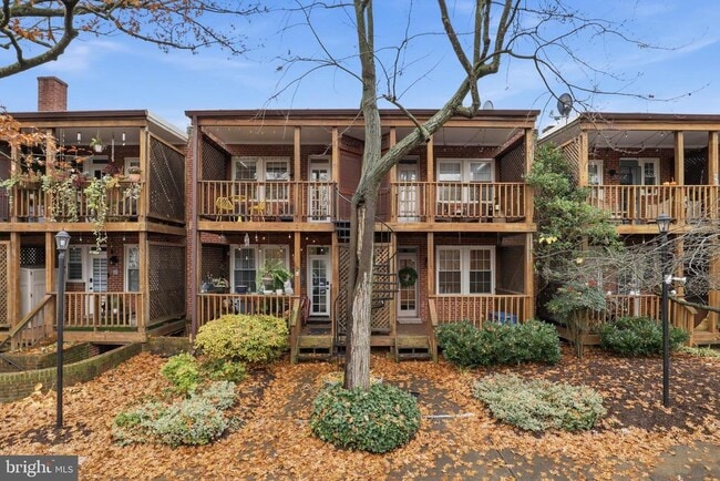 Building Photo - 7 Russell Rd