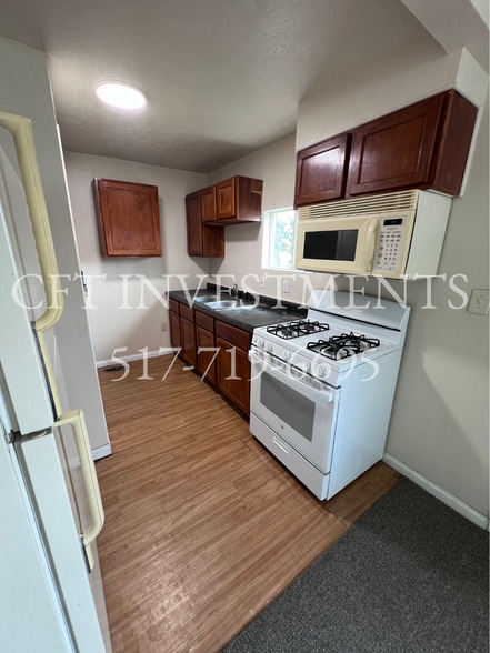 Kitchen - 460 N Cochran Ave