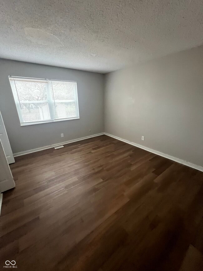 Building Photo - 9413 English Oak Dr