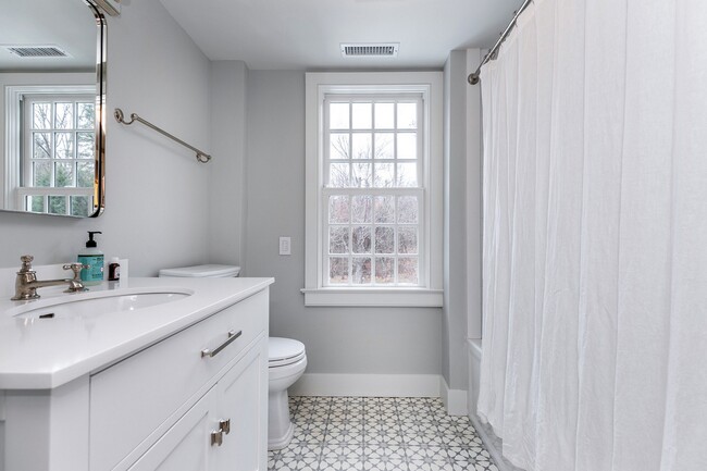 Building Photo - 12 S Kent Rd