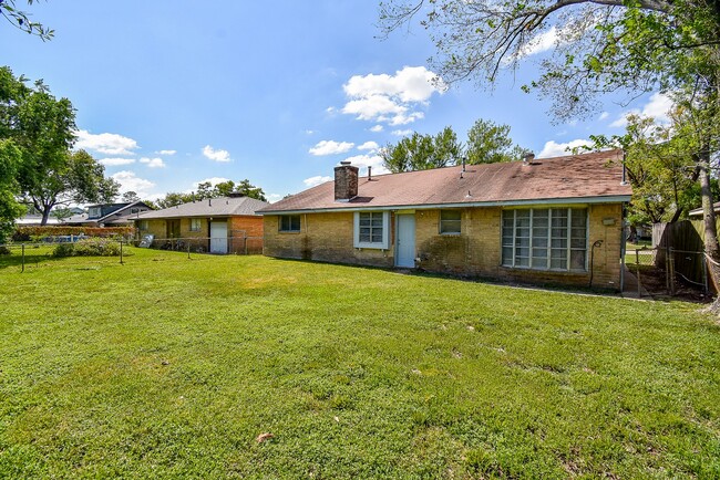 Building Photo - 810 Dell Dale St