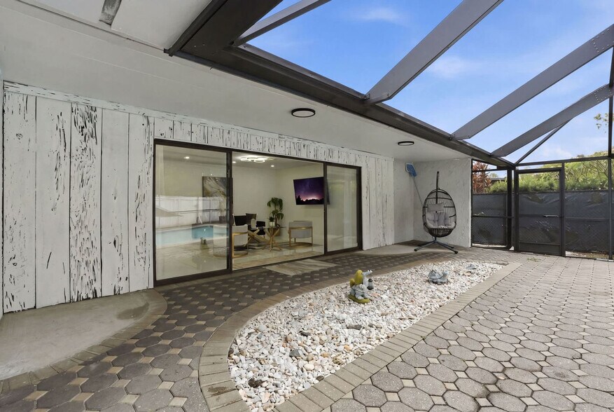 Building Photo - 208 Erie Dr