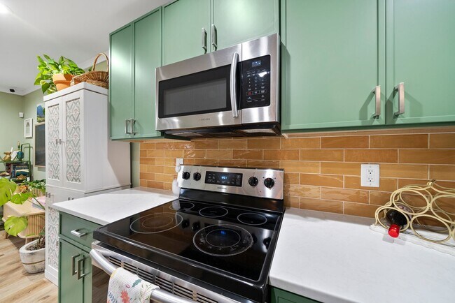 Building Photo - Durham's Best Ranch!