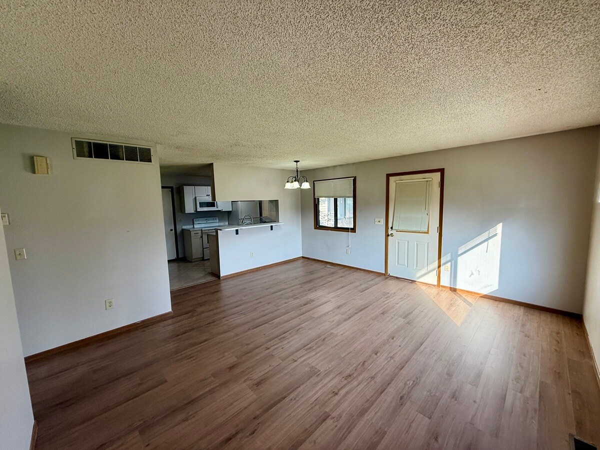 Building Photo - 7608 Vinewood Ct