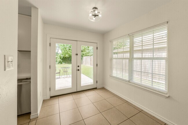 Building Photo - 18147 Dinner Creek Dr