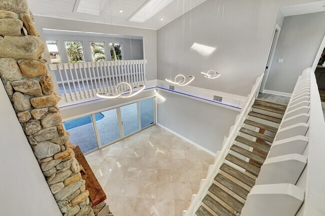 Building Photo - 937 Fern Dr