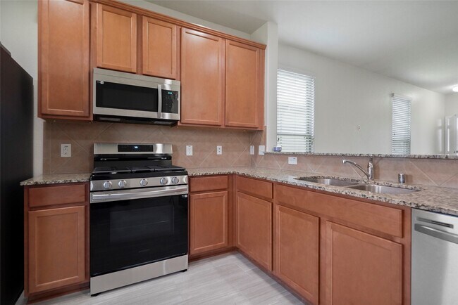 Building Photo - 2719 Skyview Long Dr