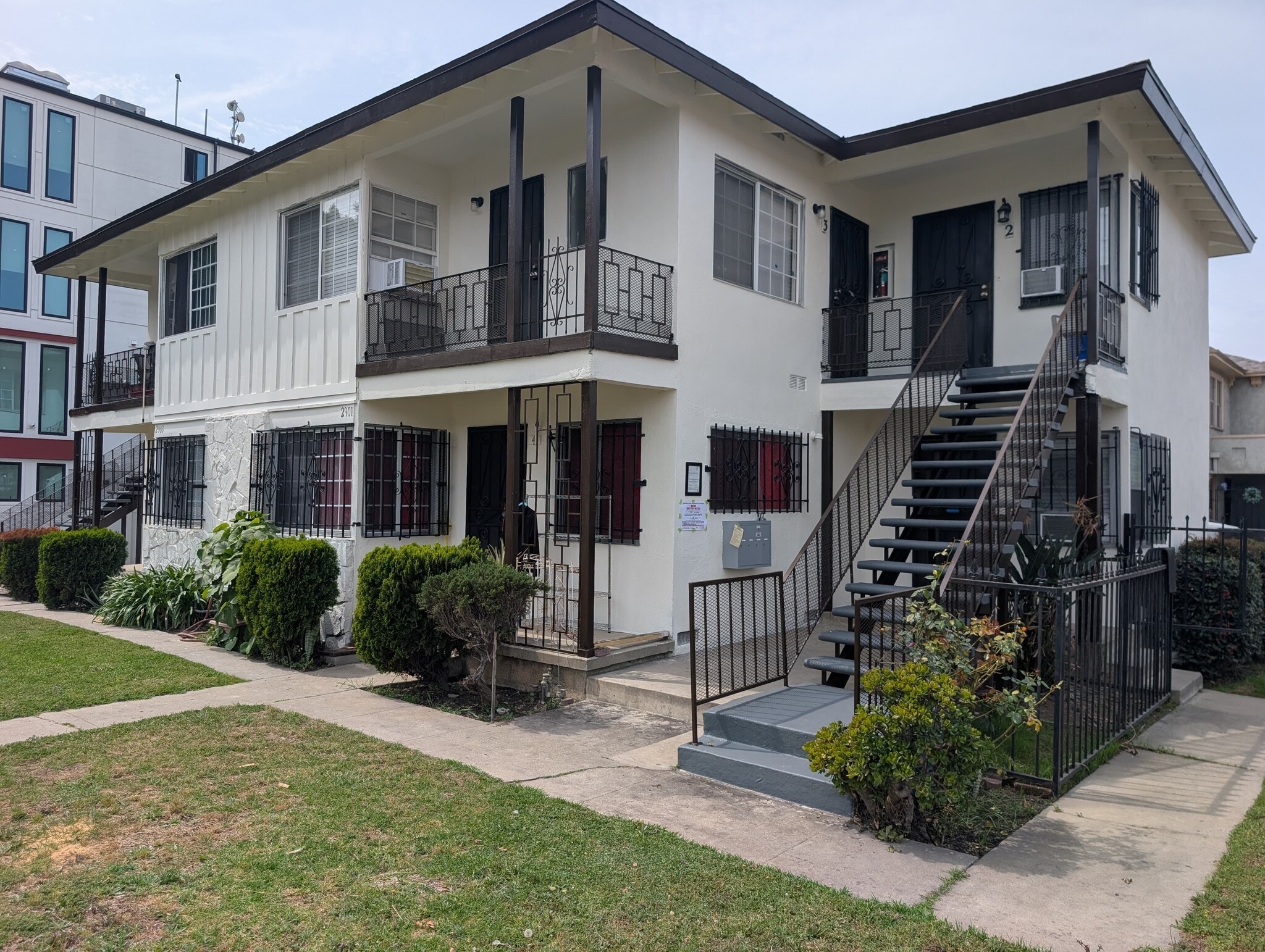 Building Photo - 2901 Kenwood Ave