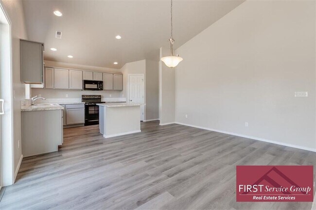 Building Photo - Newer Home Meridian!!!