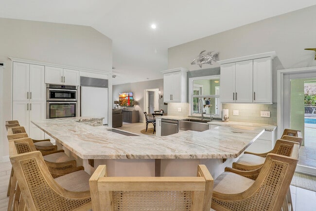 Building Photo - 15866 Alexander Run