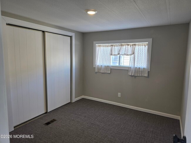 Building Photo - 469 S Green St