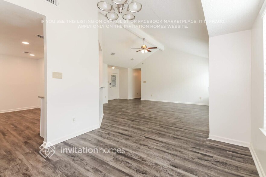 Building Photo - 7818 Spinnaker Cove