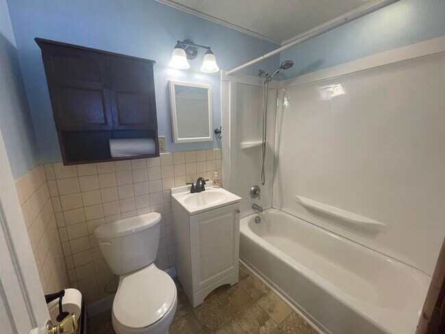 Building Photo - 7 Central Ave