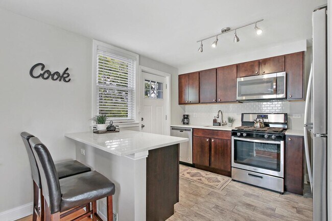 Building Photo - 5068 N Parkside Ave