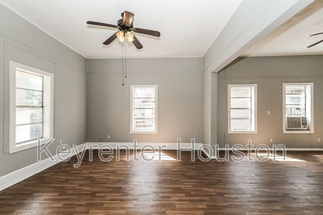 Building Photo - 4610 Schroeder St