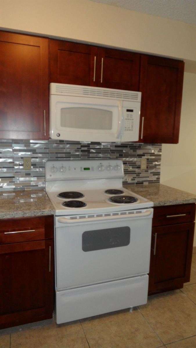 Building Photo - 9999 Summerbreeze Dr