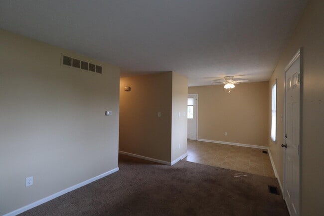 Building Photo - 126 Henry Ct
