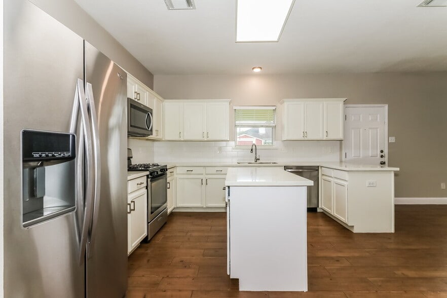 Building Photo - 2523 Flycatcher Cove Dr