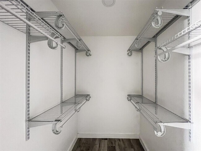 Building Photo - 6203 London Dr