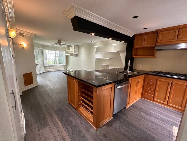 Building Photo - Morningside on the Lake Downstairs 1 Bedroom 1 Bath