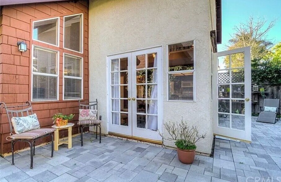 Building Photo - 2165 Canyon Dr