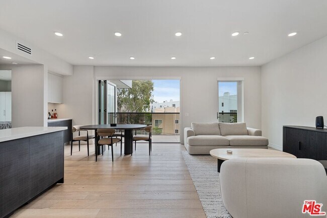 Building Photo - 505 S Barrington Ave