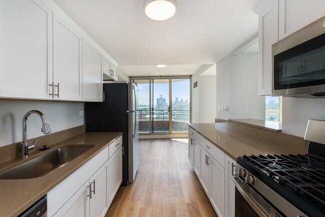 Building Photo - 3320 Spinnaker Ln