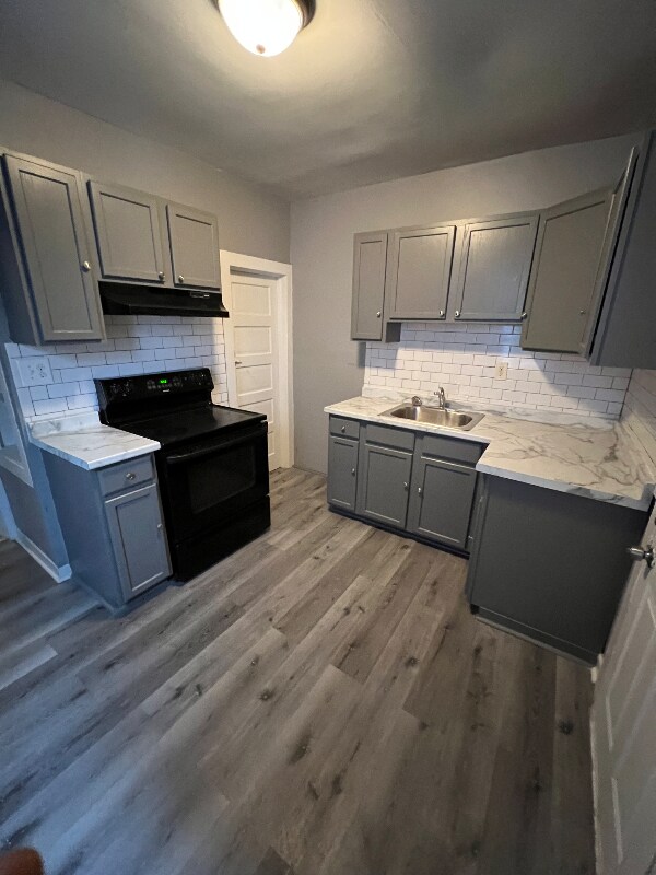 Building Photo - 6322 Regent St