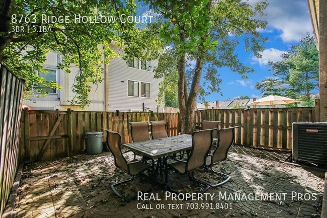 Building Photo - 8763 Ridge Hollow Ct