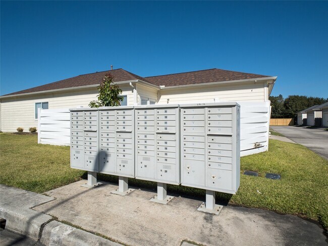 Building Photo - 21843 Grassy Hill Ln