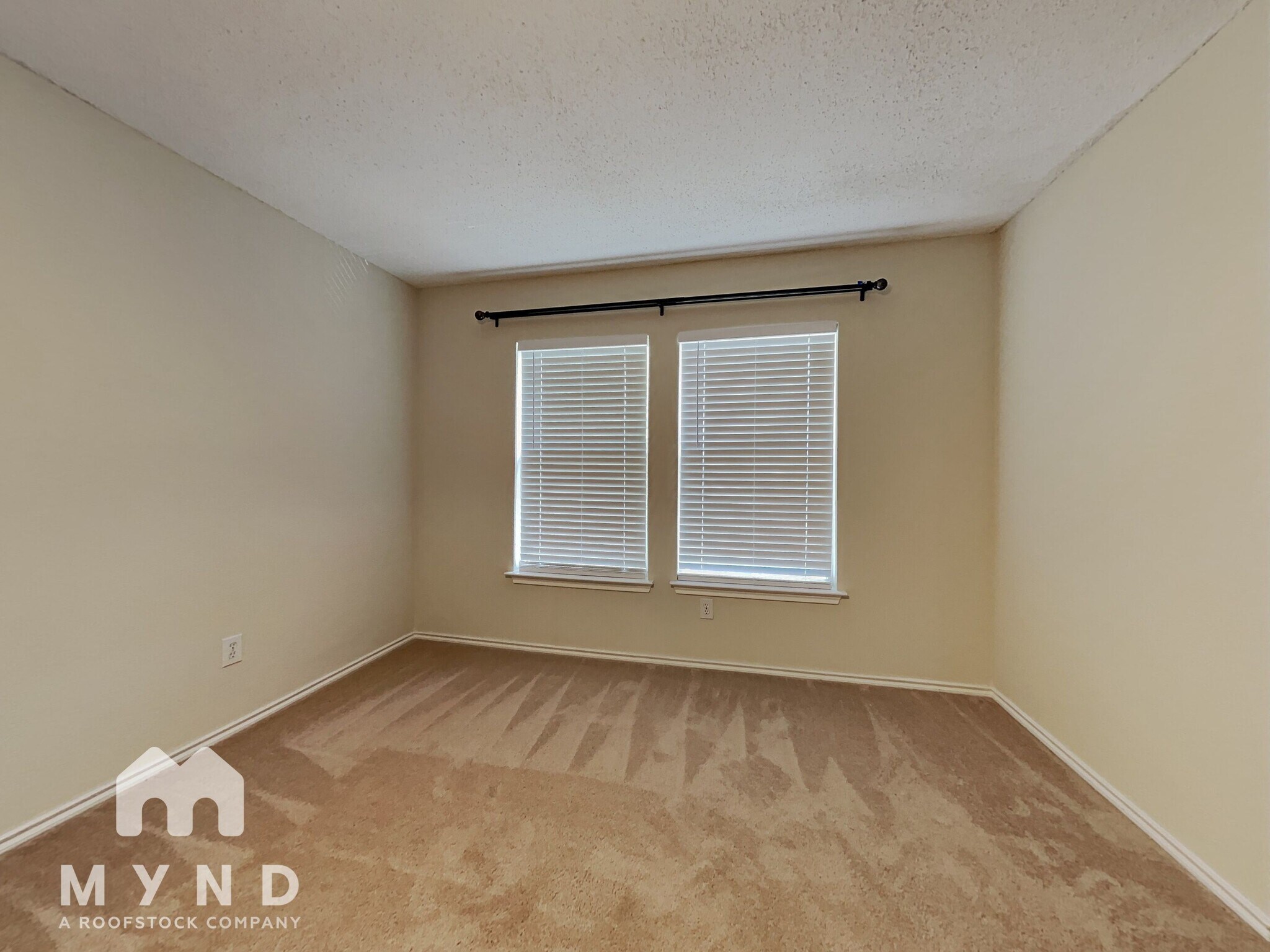 Building Photo - 316 Willow Oak Dr