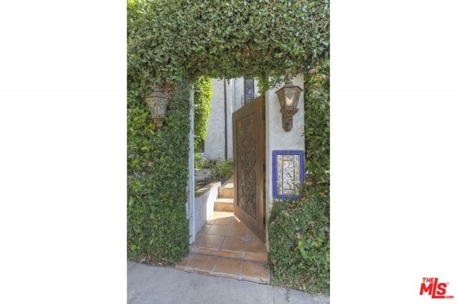 Building Photo - 268 S Orange Dr