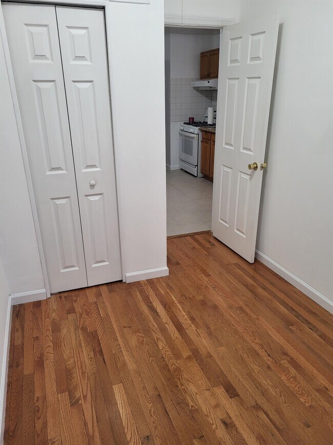 Building Photo - 89 W 21st St