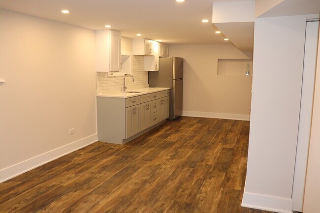 Building Photo - 3418 N Nordica Ave