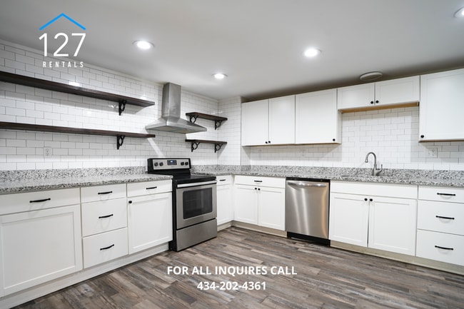 Building Photo - 3 Bedroom Unit with Electric and Water Utilities Included!!