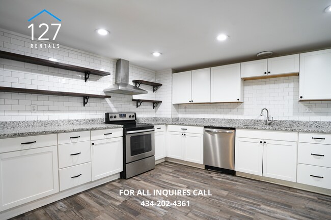 Building Photo - 4 Bedroom Unit with Electric and Water Utilities Included!!