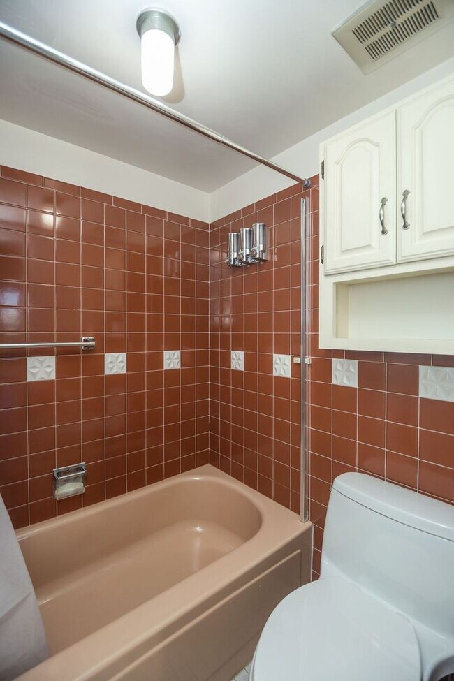 Building Photo - 421 S Howes St