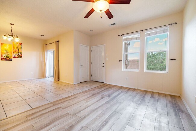 Building Photo - 2 Story 3 Bedroom Townhome Available Now!
