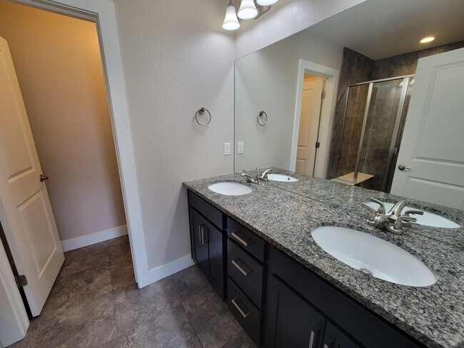 Building Photo - Spacious 3 level, 4 bedroom townhome with attached 2 car garage at Silver Meadows Townhomes on Lo...