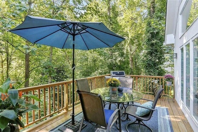 Building Photo - 930 Manchester Pl NW